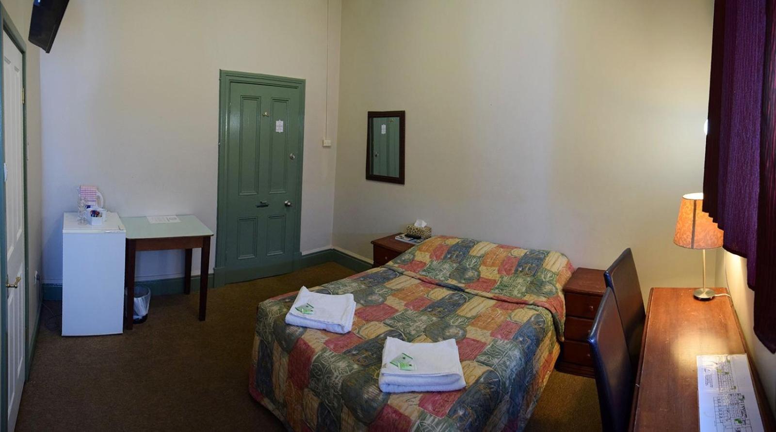 The Palace Hotel Kalgoorlie Room photo