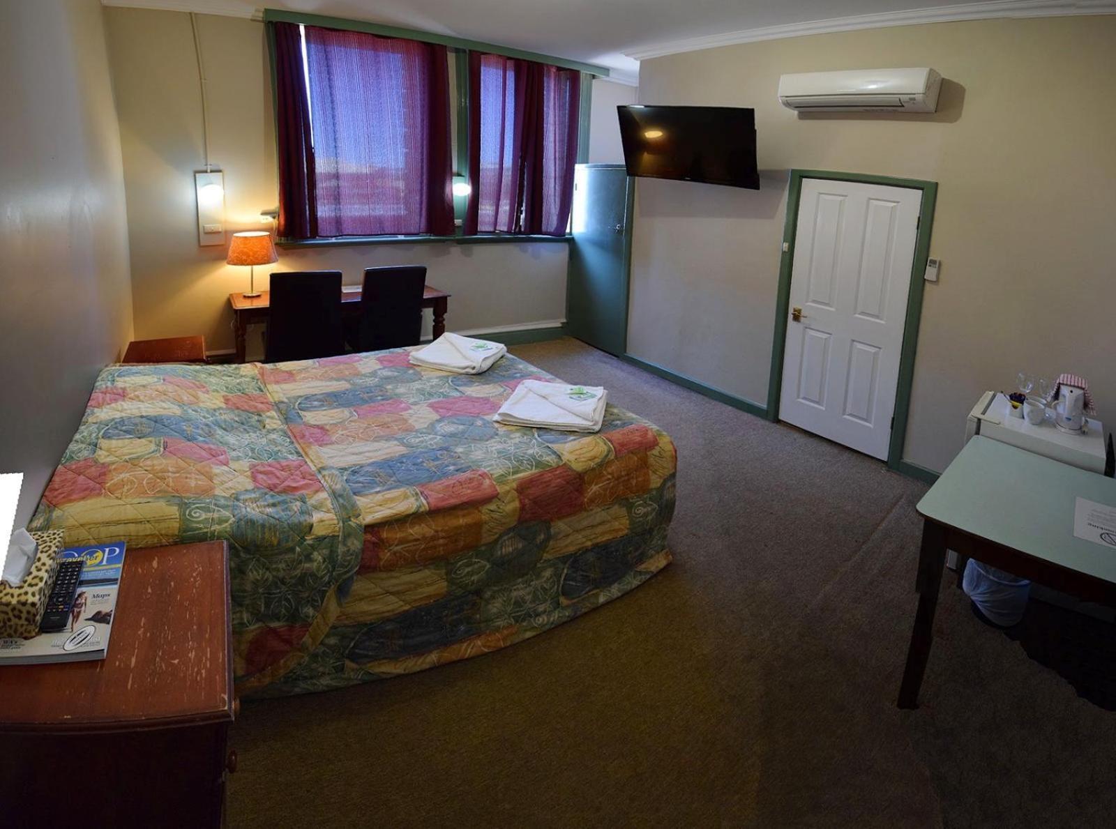 The Palace Hotel Kalgoorlie Room photo