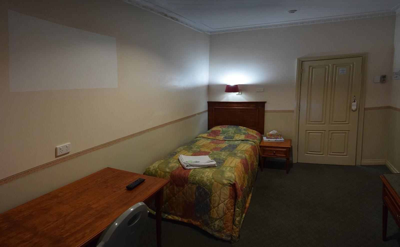 The Palace Hotel Kalgoorlie Room photo