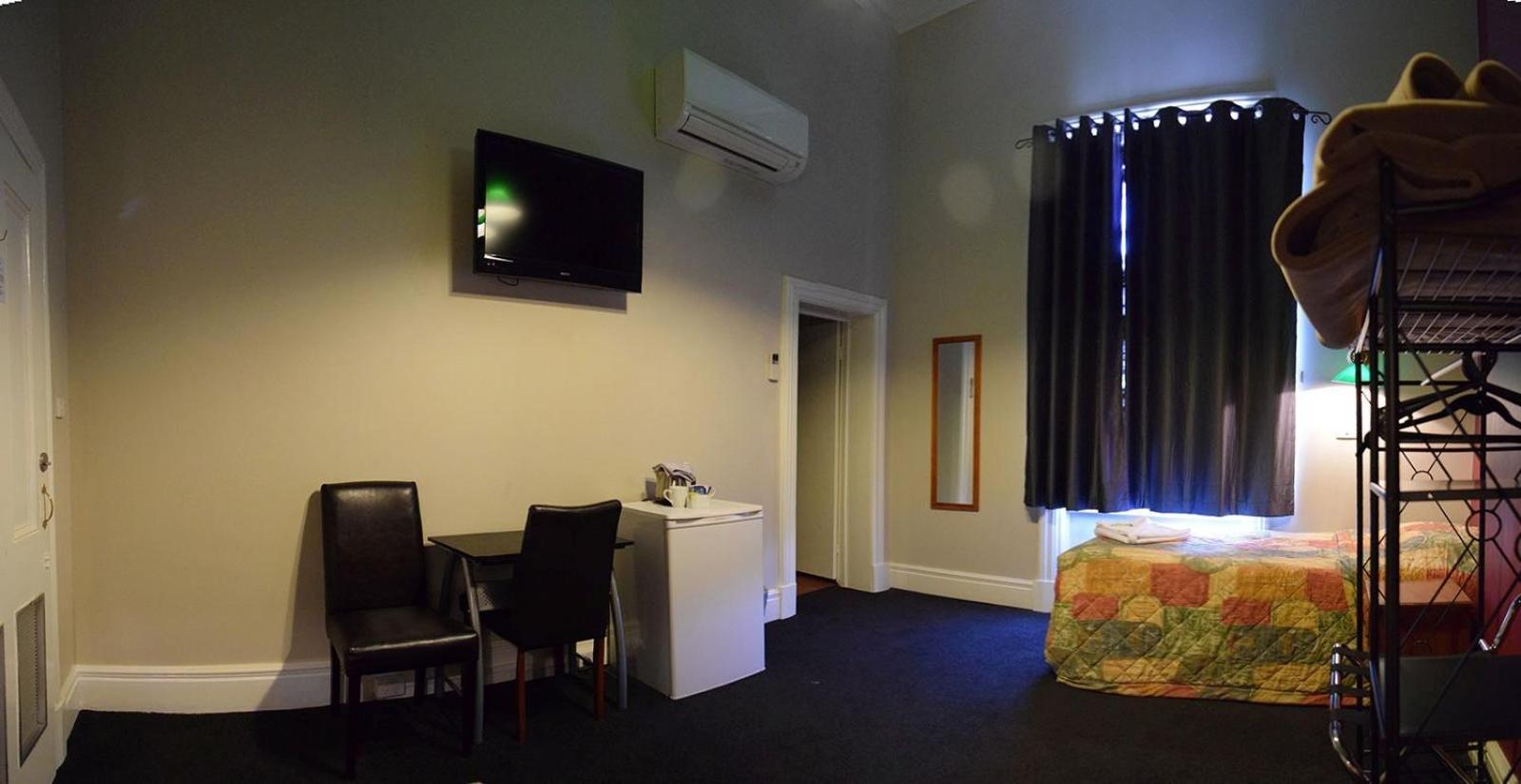 The Palace Hotel Kalgoorlie Room photo