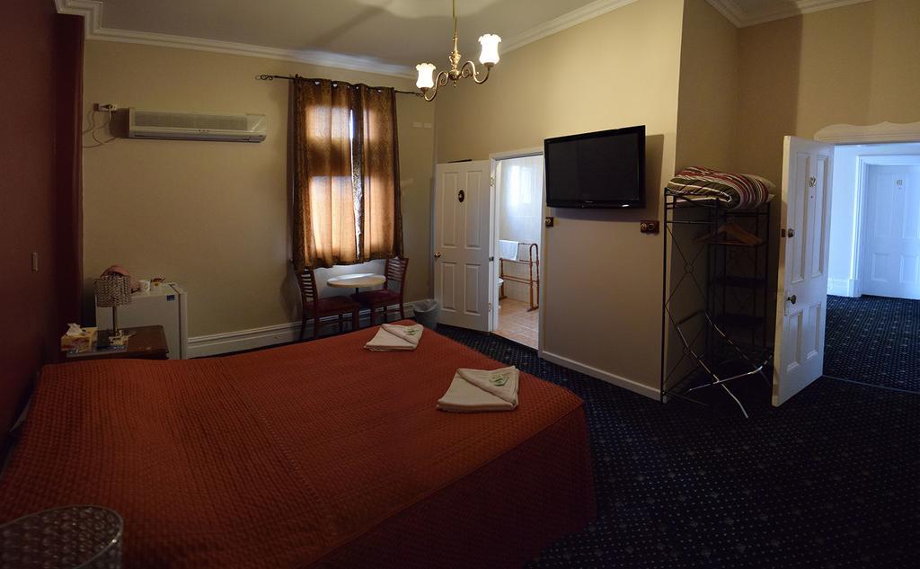 The Palace Hotel Kalgoorlie Room photo