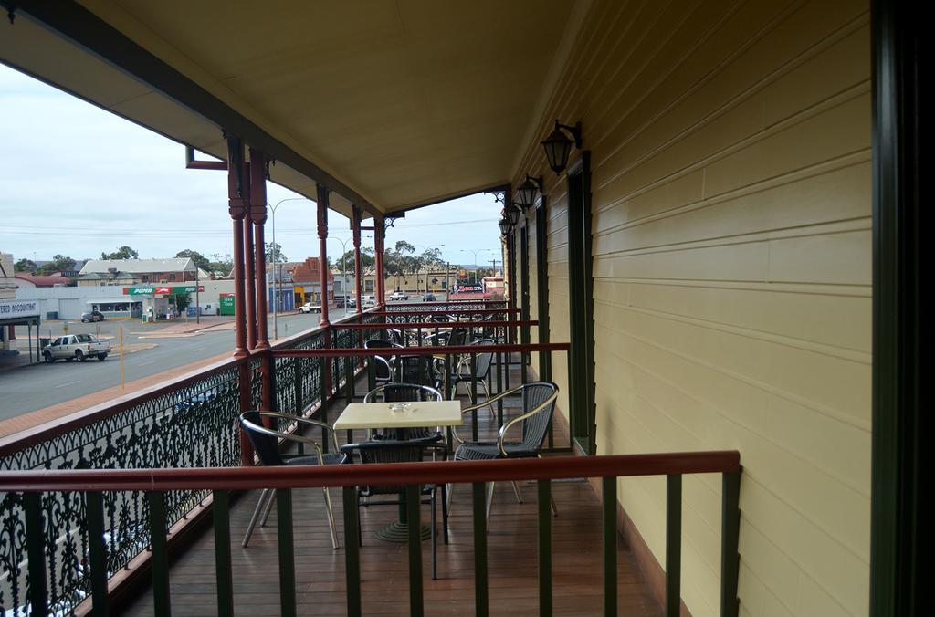 The Palace Hotel Kalgoorlie Exterior photo