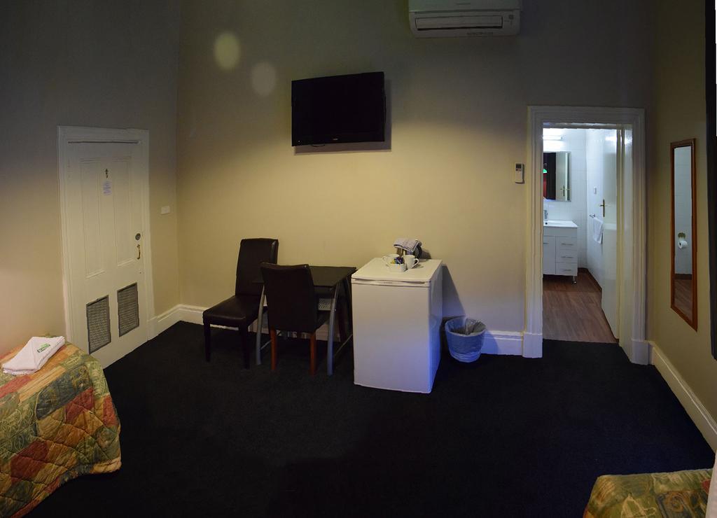 The Palace Hotel Kalgoorlie Room photo